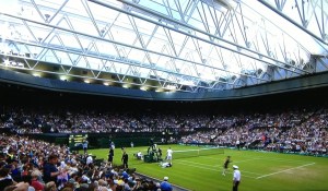 It's raining, the roof is shut on Centre Court
